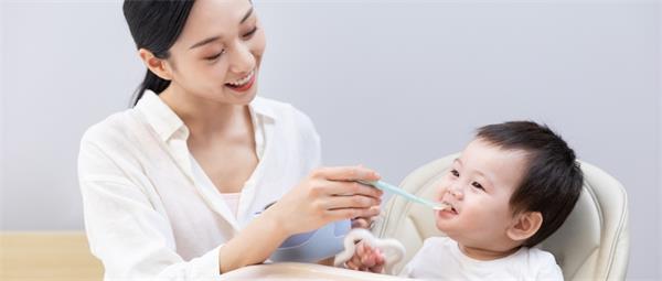 育婴师就业前景与母婴生活护理 一个双赢的黄金选择